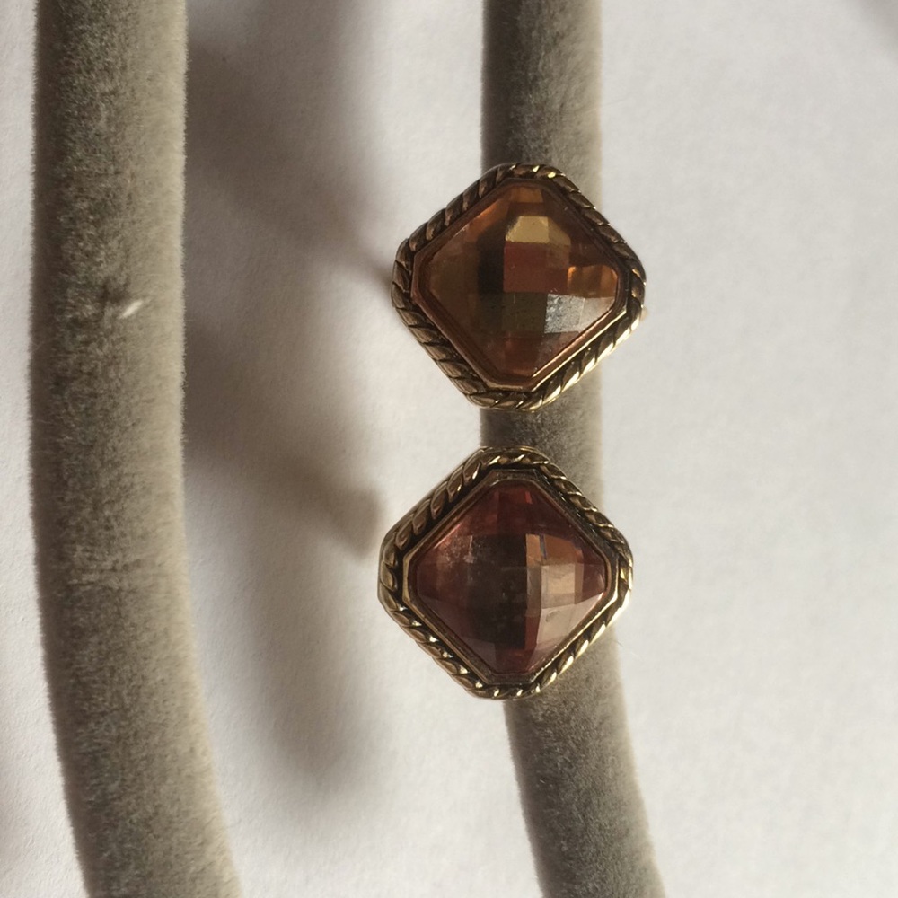 Clip earrings
